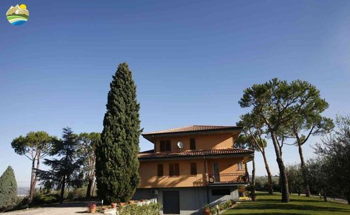 Villa à Notaresco, Abruzzes, Italie 1