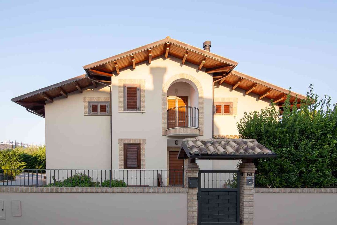 Villa in Collecorvino, Abruzzo, Italy 3 - 18436406