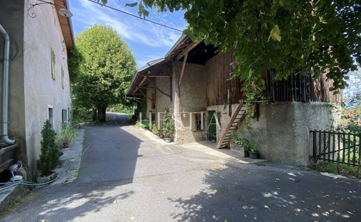 Sud, La Roche-sur-Foron, France 1