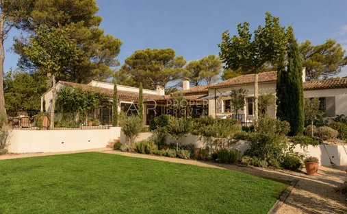 Villa in Puget, Provence-Alpes-Côte d'Azur, France 1