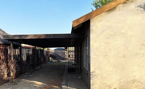 Casa in Rustenburg Ward 8, Provincia del Nordovest, Sudafrica 1