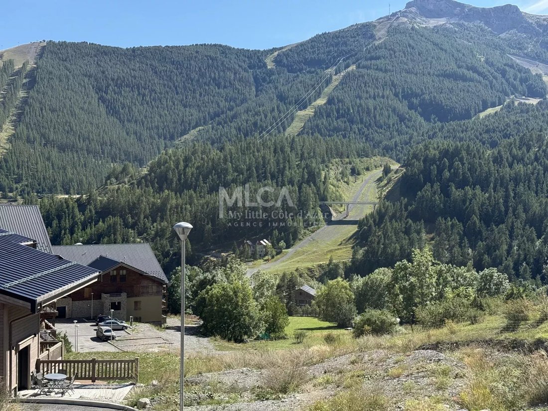 Chalet in Saint-Etienne-de-Tinée, Provence-Alpes-Côte d'Azur, France 1 - 17465052
