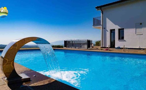 Villa in Penne, Abruzzo, Italy 1