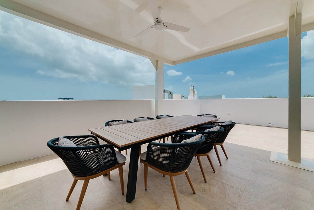 House in George Town, George Town, Cayman Islands 2 - 18763073