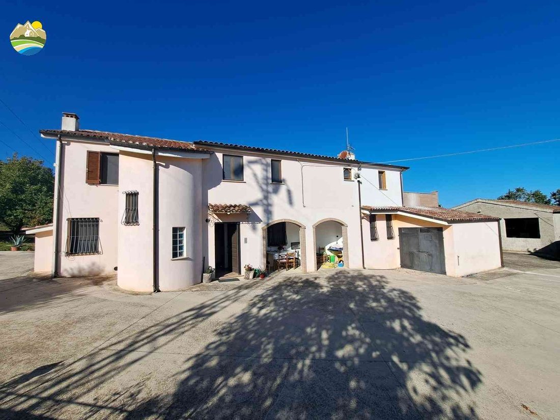 Maisons de campagne à Atri, Abruzzes, Italie 5 - 18436346