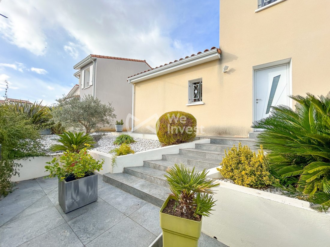 Villa in Saint-Aunes, Occitania, France 4 - 18385757