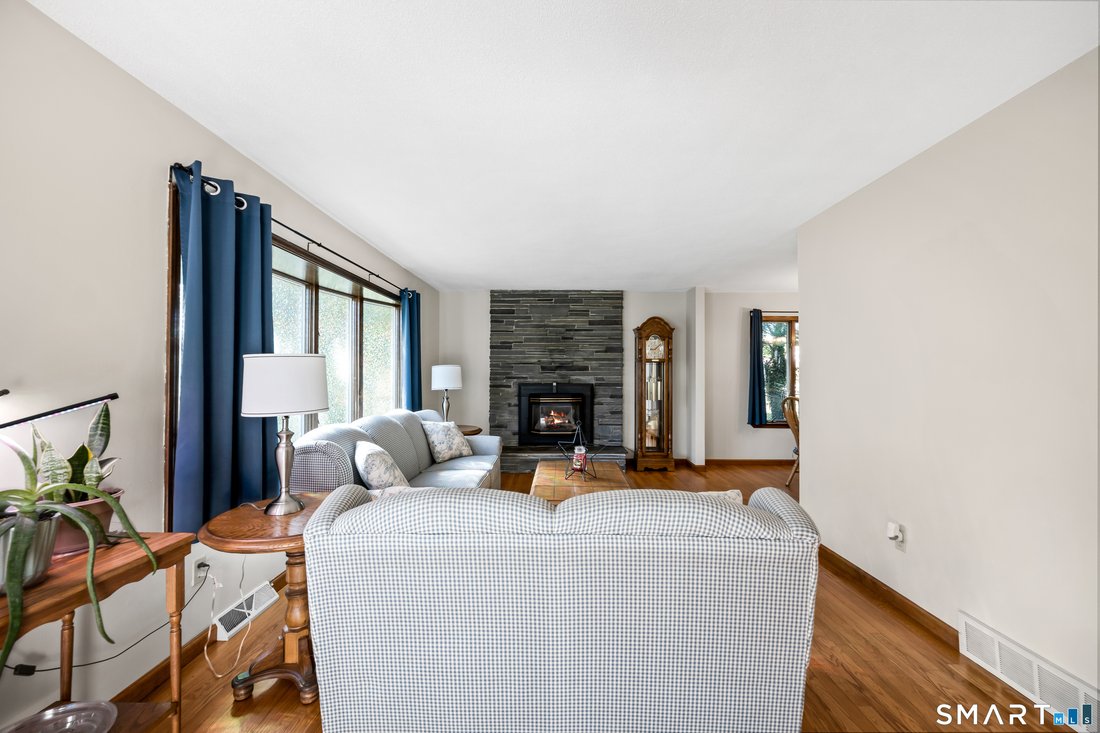 House in Southington, Connecticut, United States 3 - 18765169
