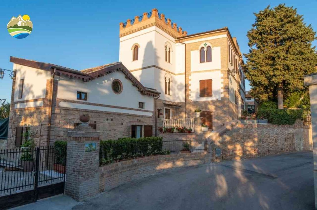 Villa in Sant'Omero, Abruzzo, Italy 2 - 15411180