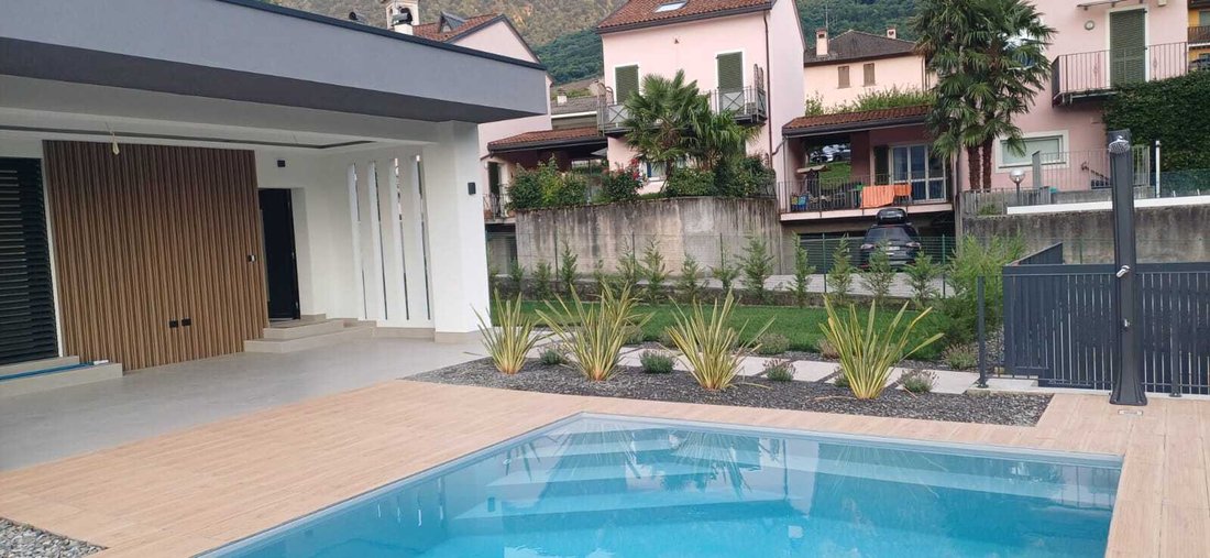 Villa a Colico, Lombardia, Italia 1 - 16786698