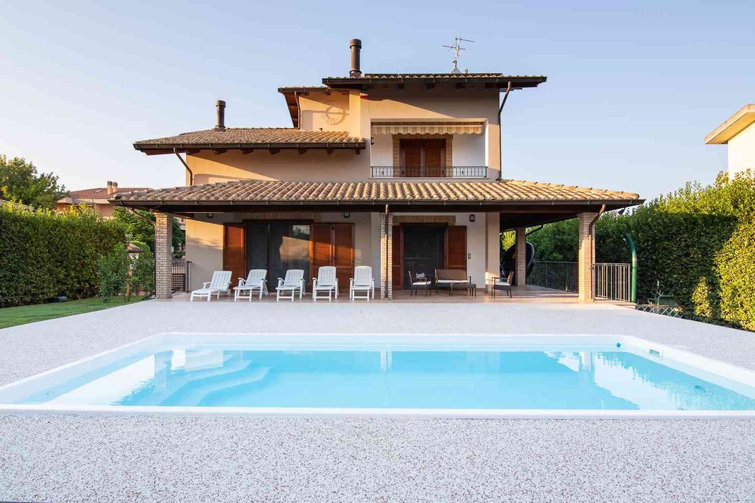 Villa in Collecorvino, Abruzzo, Italy 1 - 18436406