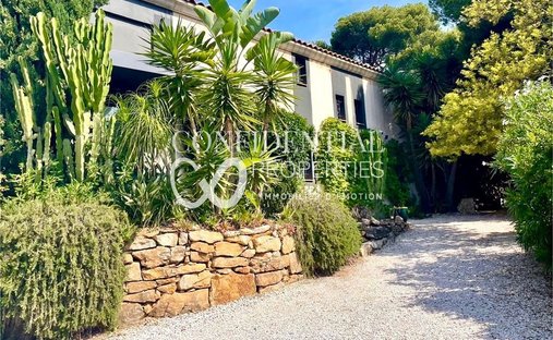 Villa in Sanary-sur-Mer, Provence-Alpes-Côte d'Azur, France 1