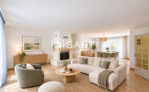 House in Luynes, Centre-Val de Loire, France 1