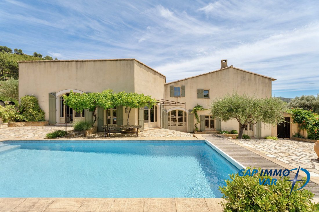 Villa in La Cadiere-d'Azur, Provence-Alpes-Côte d'Azur, France 1 - 18171640