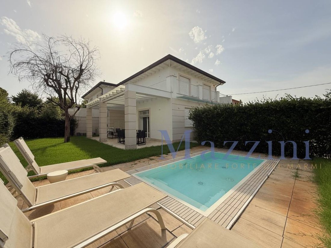 House in Vittoria Apuana, Forte dei Marmi, Tuscany 5 - 18766076