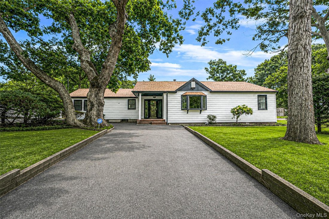 House in Coram, New York, United States 2 - 18765128