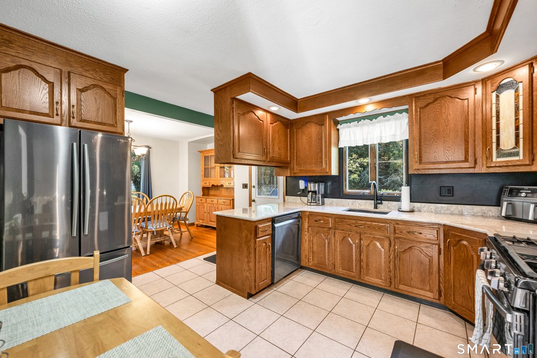 House in Southington, Connecticut, United States 4 - 18765169