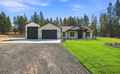 House in Chattaroy, Washington, United States 1
