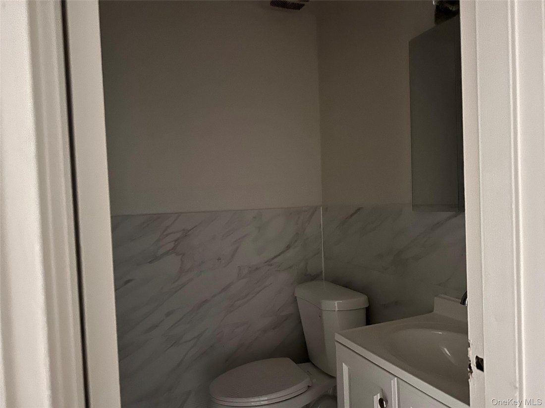 Valley Stream, New York, United States 4 - 18765308