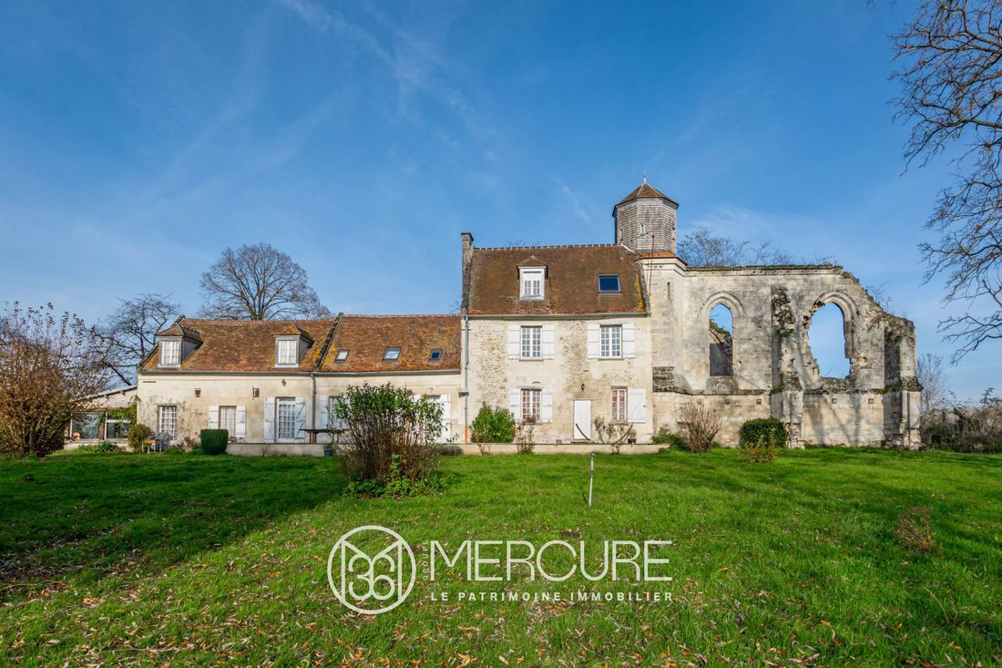 Estate in Compiegne, Hauts-de-France, France 1 - 18763153