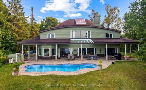 House in Chatsworth, Ontario, Canada 1