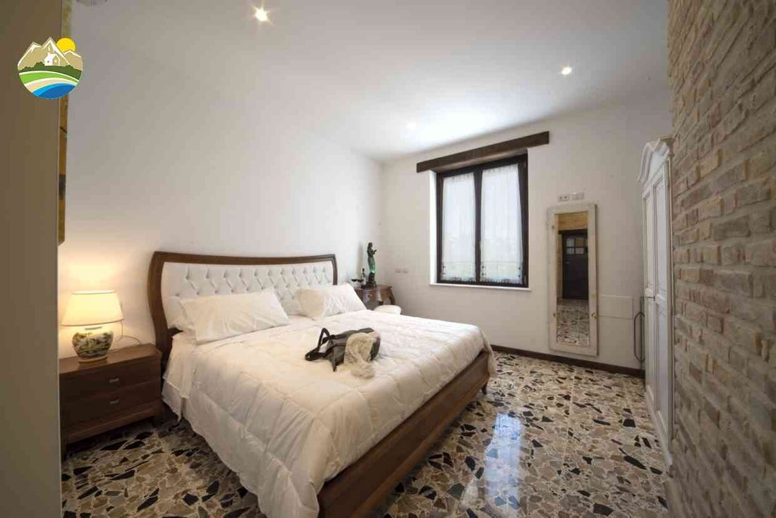 Villa in Sant'Omero, Abruzzo, Italy 1 - 15411180