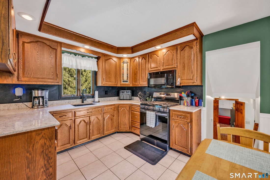 House in Southington, Connecticut, United States 5 - 18765169
