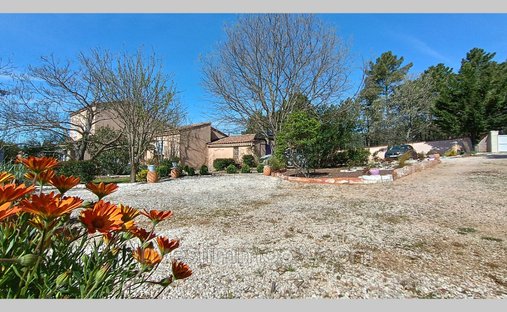 Villa in Sainte-Anastasie-sur-Issole, Provence-Alpes-Côte d'Azur, France 1