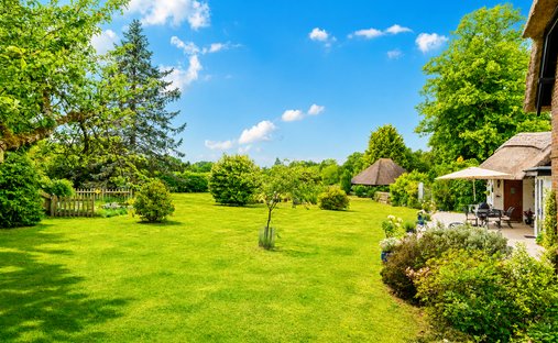 Casa a Holmbury Saint Mary, Shere, Inghilterra 1