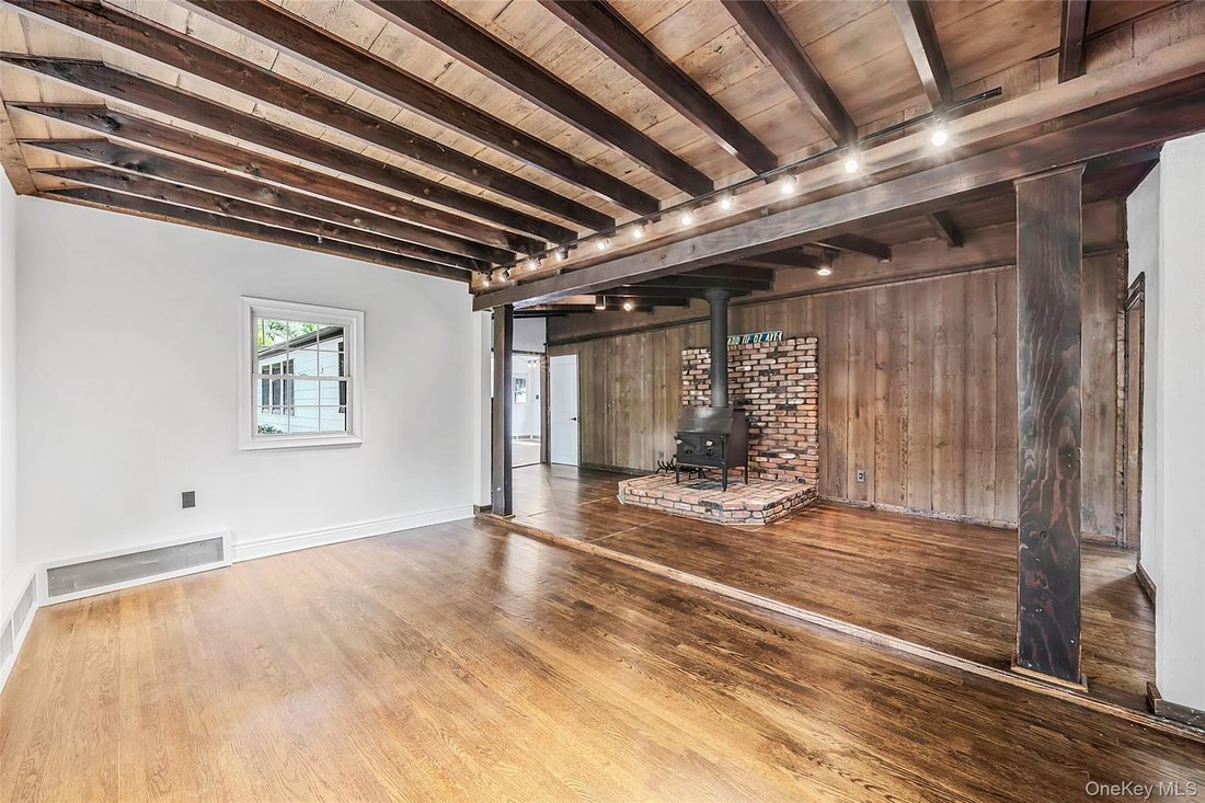 House in Coram, New York, United States 4 - 18765128