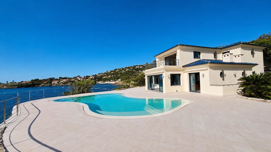 Villa in Les Issambres, Roquebrune-sur-Argens, France 2 - 18762603