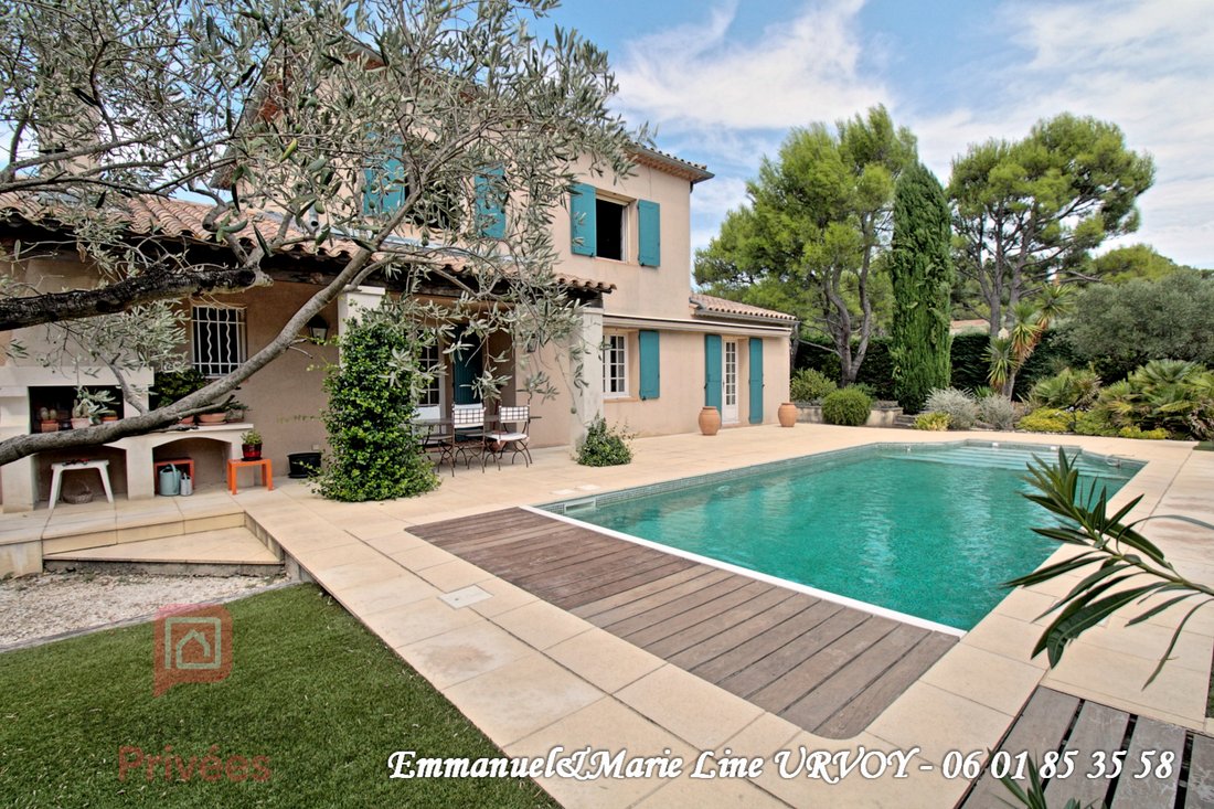 Villa in Barbentane, Provence-Alpes-Côte d'Azur, France 1 - 18765947