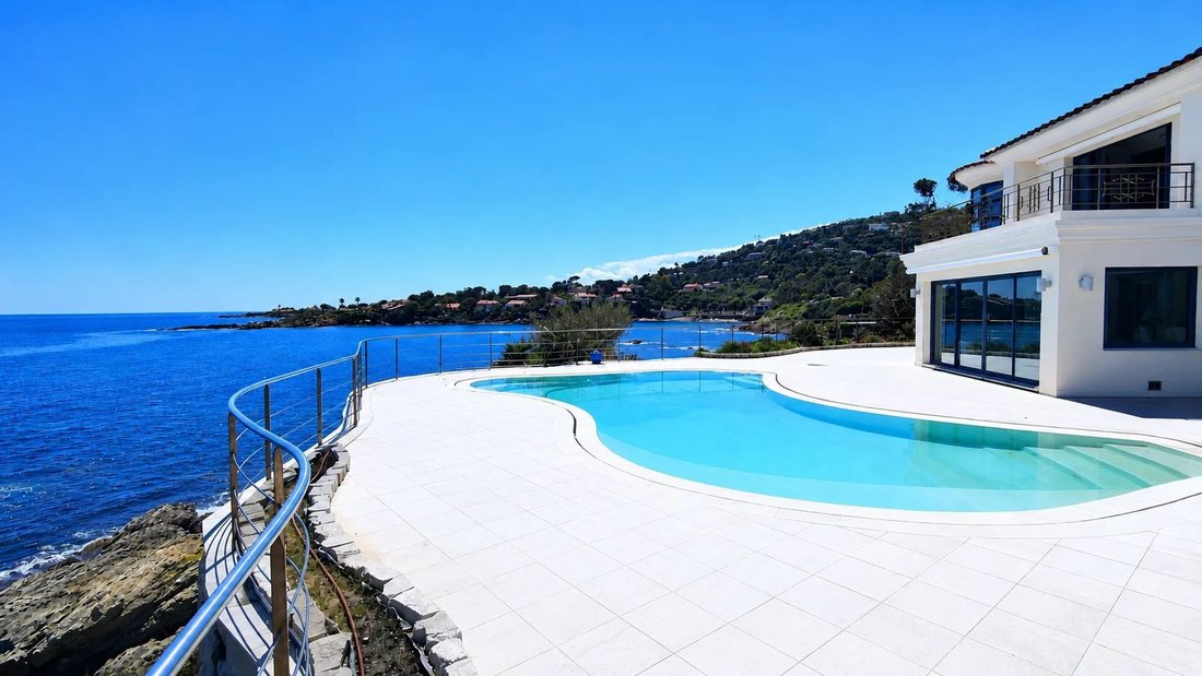 Villa in Les Issambres, Roquebrune-sur-Argens, France 4 - 18762603