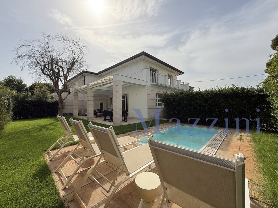House in Vittoria Apuana, Forte dei Marmi, Tuscany 1 - 18766076