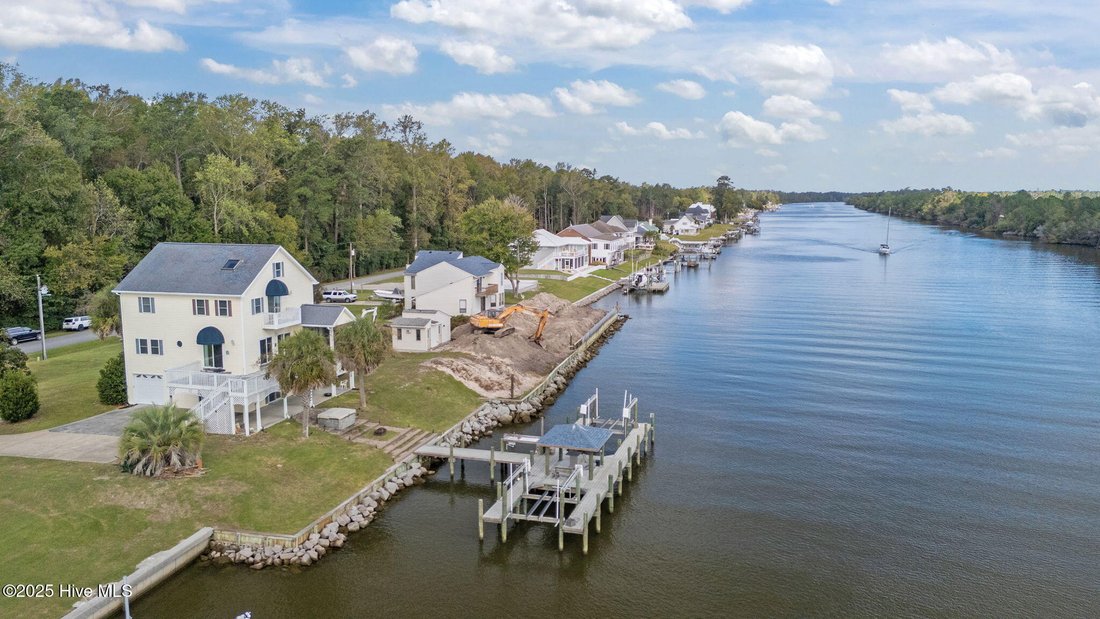 House in Newport, North Carolina, United States 4 - 18762012