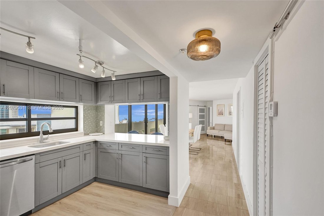 Condo in Miami Beach, Florida, United States 4 - 18765341