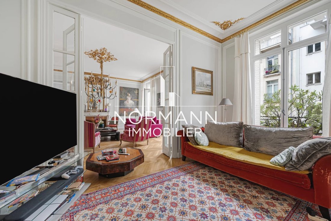 Apartment in Saint Philippe du Roule, Paris 8e Arrondissement, Paris 3 - 17817239