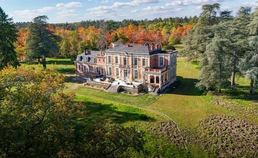 Chateau in Salbris, Zentrum-Loiretal, Frankreich 1