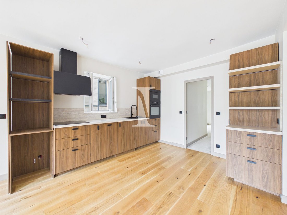 Apartment in Elysées-Madeleine, Paris 8e Arrondissement, Paris 5 - 18766367