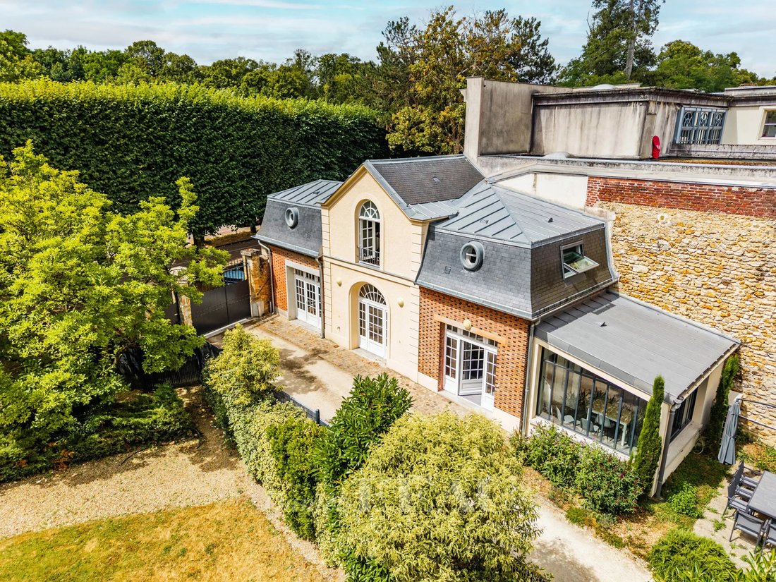 House in Domaine National du Château, Versailles, France 2 - 18763138