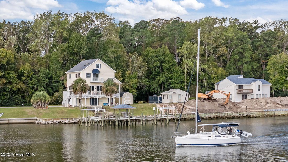 House in Newport, North Carolina, United States 3 - 18762012