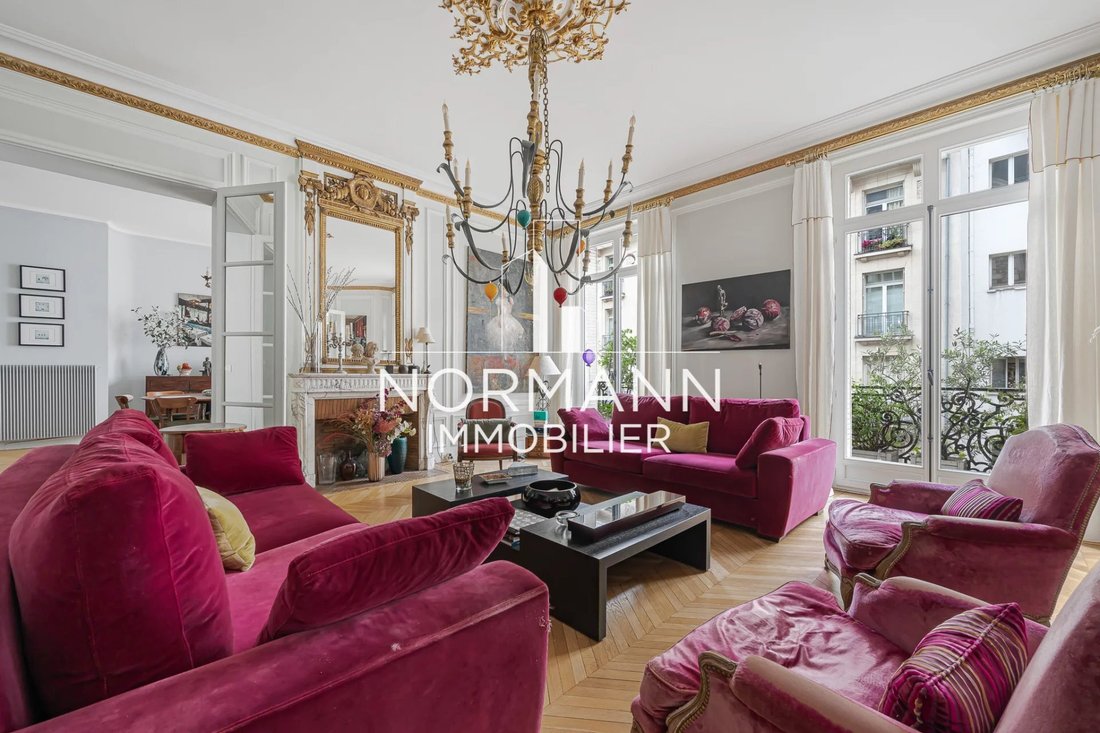 Apartment in Saint Philippe du Roule, Paris 8e Arrondissement, Paris 2 - 17817239