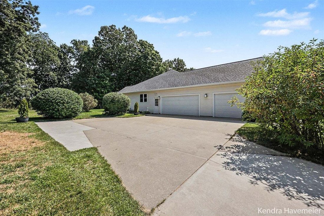 House in Lowell, Michigan, United States 3 - 18764344