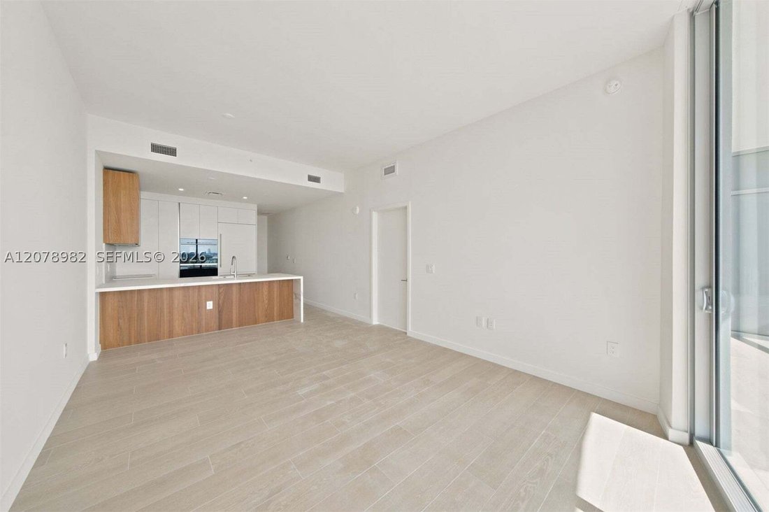 Condo in Miami, Florida, United States 4 - 18764501