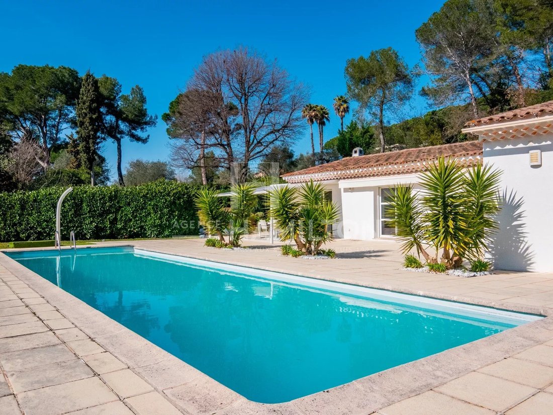 Villa in Valbonne, Provence-Alpes-Côte d'Azur, France 1 - 16084897
