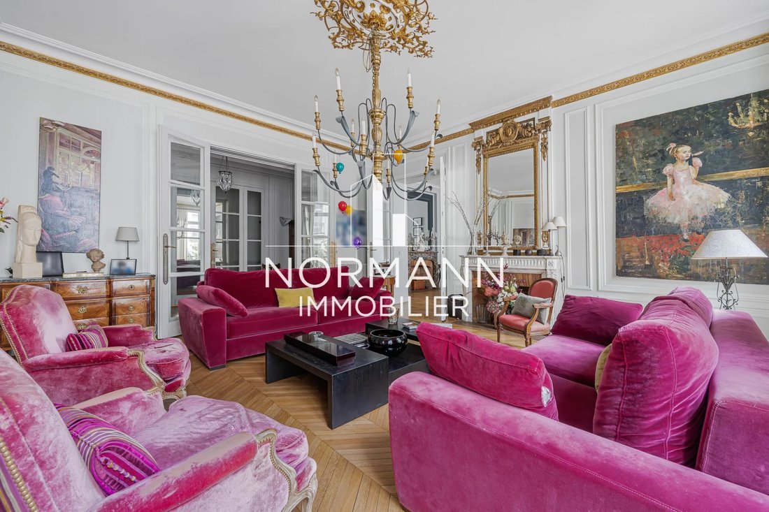 Apartment in Saint Philippe du Roule, Paris 8e Arrondissement, Paris 5 - 17817239