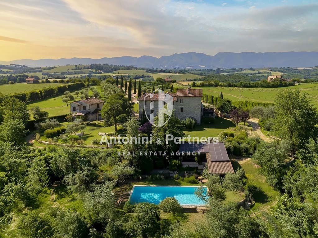 Landhaus in Todi, Umbrien, Italien 1 - 16996825