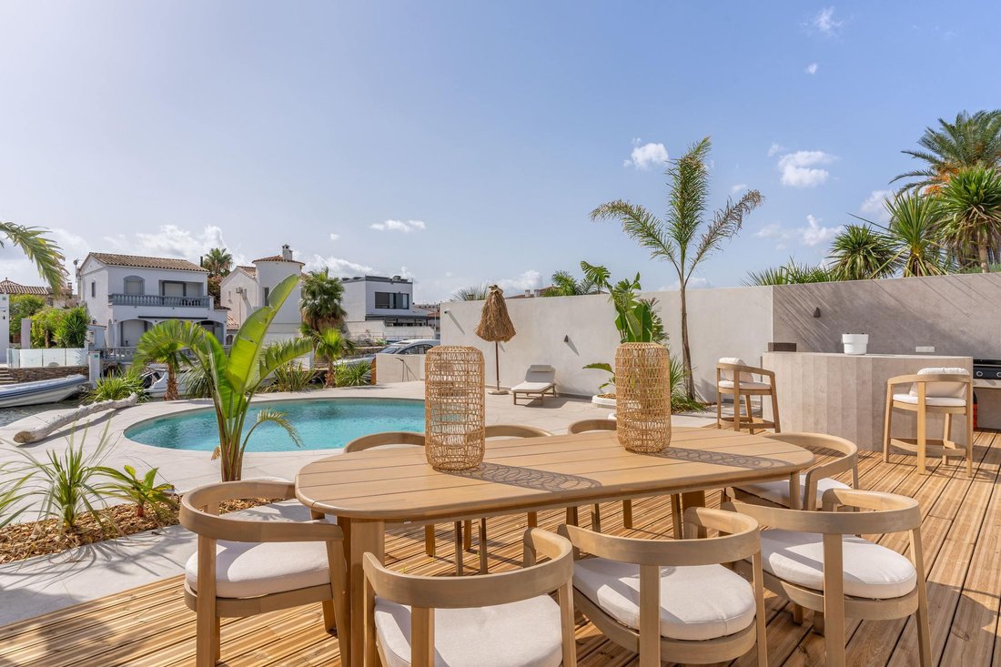 Villa in Empuriabrava, Catalonia, Spain 2 - 17339700