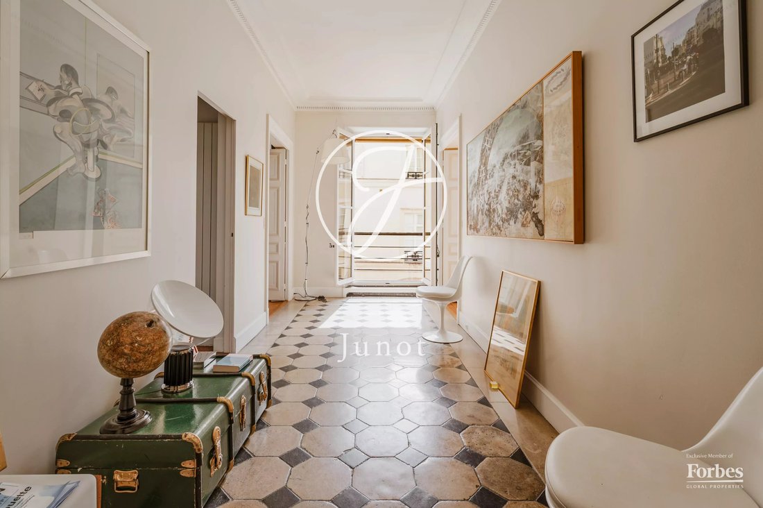 Apartment in Saint Thomas d'Aquin, Paris 7e Arrondissement, Paris 2 - 18763124