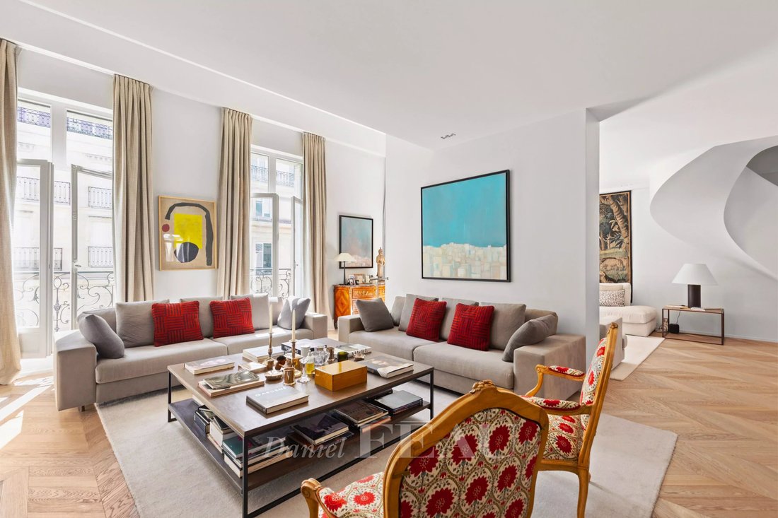 Apartment in Triangle d'Or, Paris 8e Arrondissement, Paris 1 - 18762974