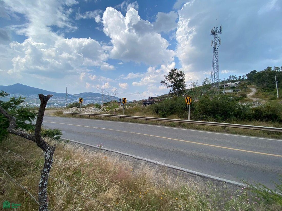 Terreno en Lomas de Buenavista, Michoacán, México 2 - 18476925